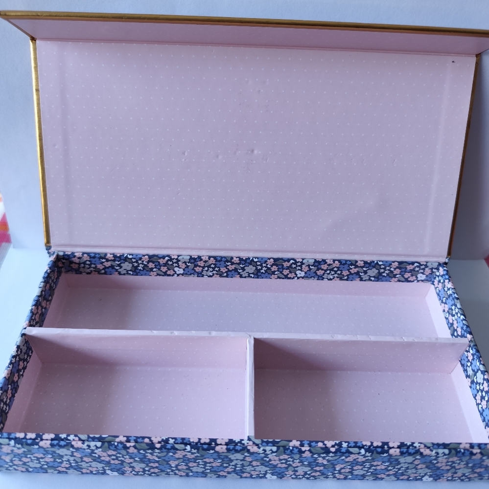 4/$50⭐️Lady Jayne Floral Jewelry Box with Pink Interior